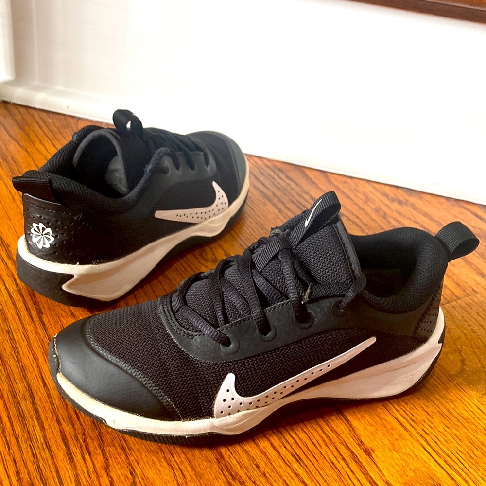 Nike Nike Omni Sz 3.5 Youth Unisex Trainers